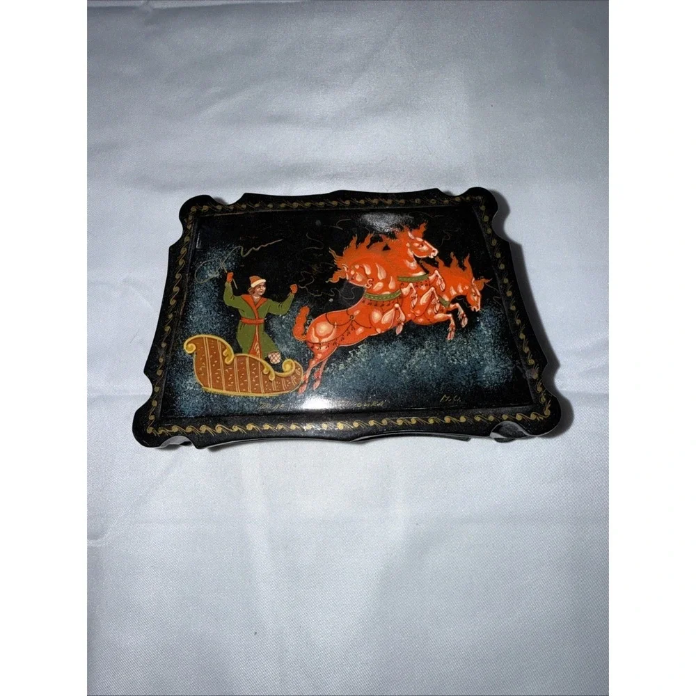 SIGNED VINTAGE RUSSIAN LACQUER TRINKET BOX ~ NANEX ~ FANCY SHAPED BOX